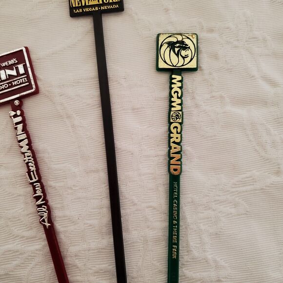 Vintage Las Vegas Cocktail Swizzle Stir Sticks 3 Plastic MGM Mint New York NY - Picture 5 of 6
